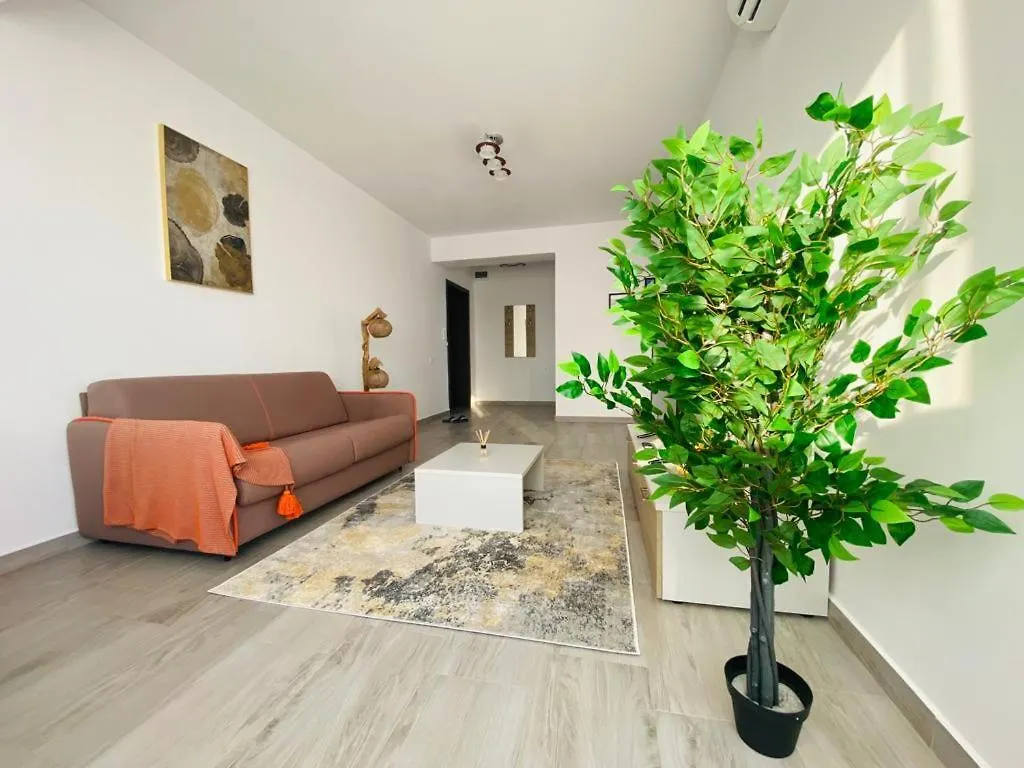 בוקרשט Soho Apartment - City View With Rooftop Garden 0*,  רומניה