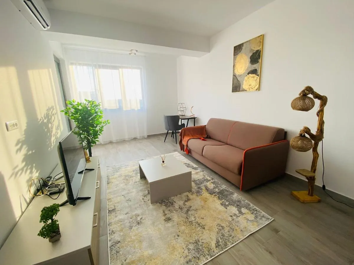 בוקרשט Soho Apartment - City View With Rooftop Garden
