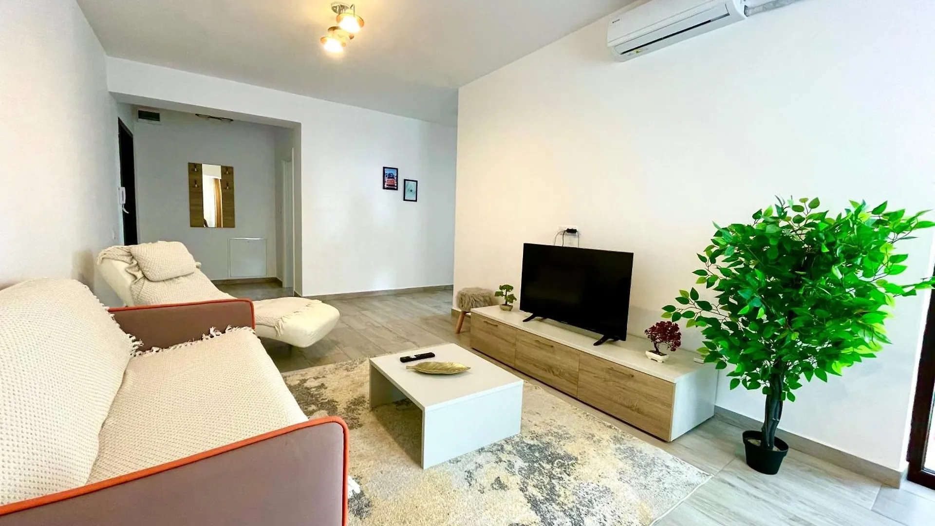 בוקרשט Soho Apartment - City View With Rooftop Garden