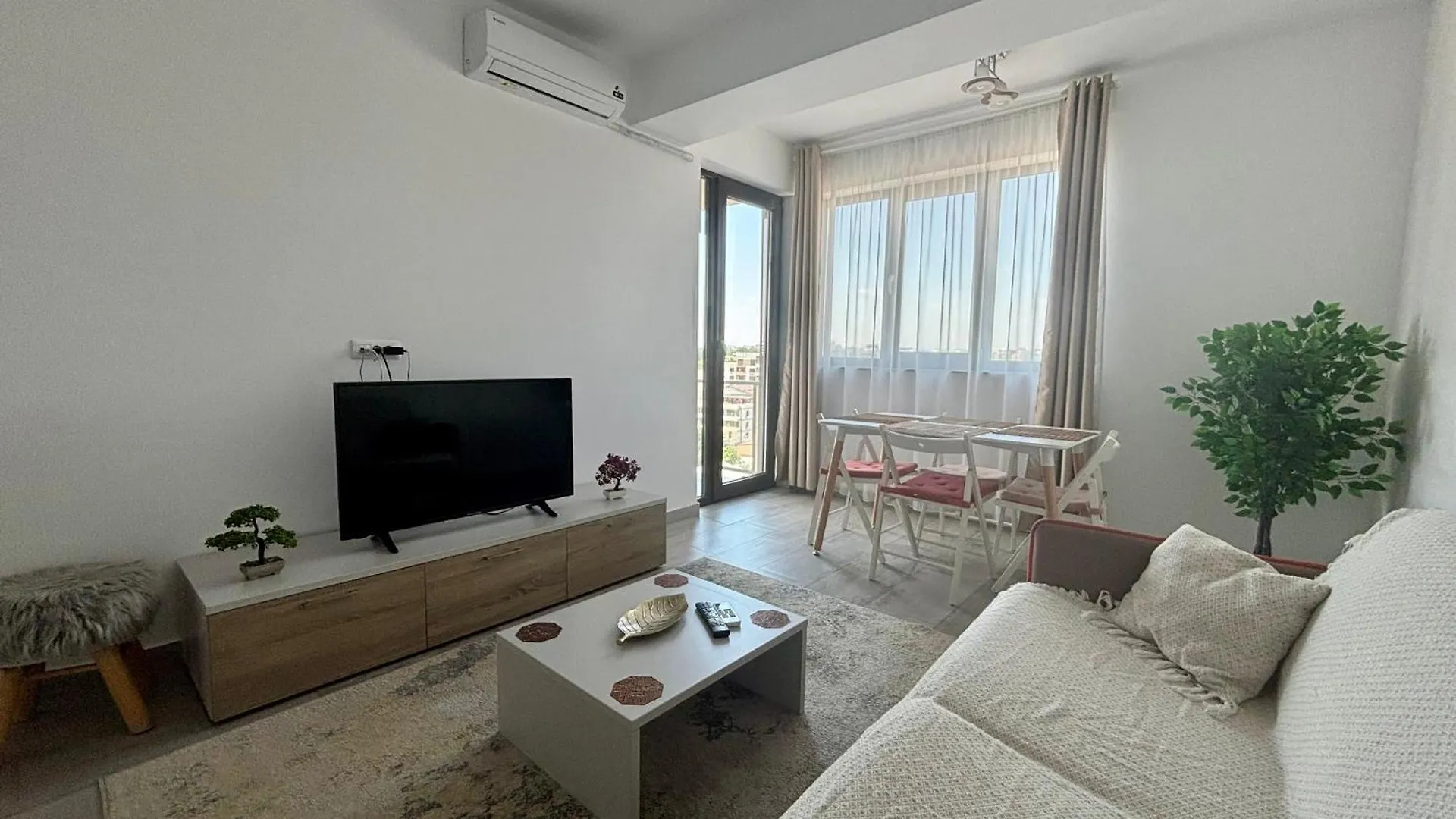 בוקרשט Soho Apartment - City View With Rooftop Garden